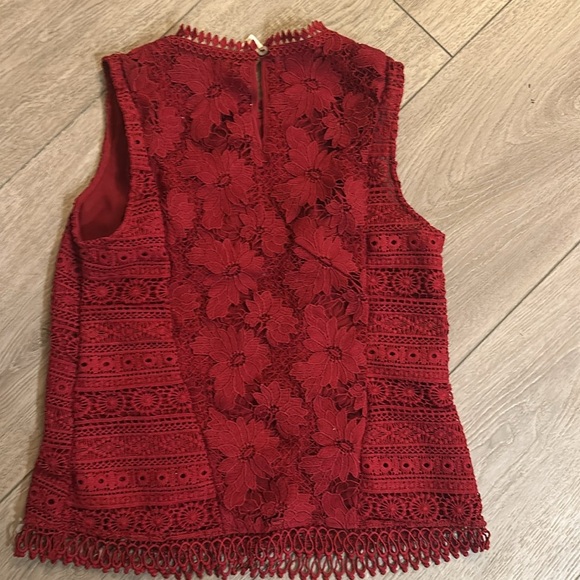 Red lace floral Guest editor by anthropology top size smalll - Picture 5 of 5